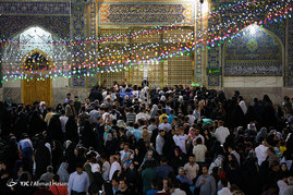 آذین بندی حرم مطهر رضوی در شب ولادت حضرت رضا(ع)