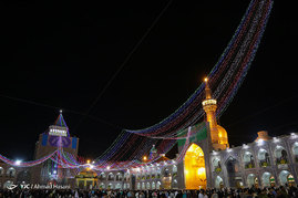 آذین بندی حرم مطهر رضوی در شب ولادت حضرت رضا(ع)
