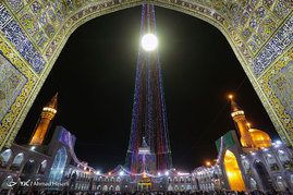 آذین بندی حرم مطهر رضوی در شب ولادت حضرت رضا(ع)