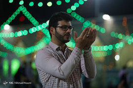 آذین بندی حرم مطهر رضوی در شب ولادت حضرت رضا(ع)