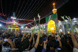 آذین بندی حرم مطهر رضوی در شب ولادت حضرت رضا(ع)