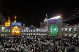 آذین بندی حرم مطهر رضوی در شب ولادت حضرت رضا(ع)