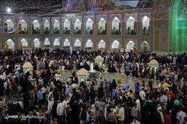 آذین بندی حرم مطهر رضوی در شب ولادت حضرت رضا(ع)