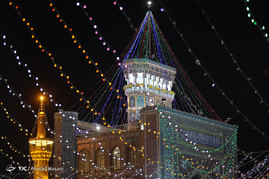 آذین بندی حرم مطهر رضوی در شب ولادت حضرت رضا(ع)