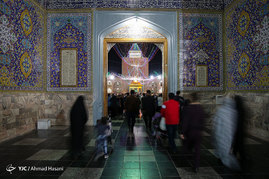آذین بندی حرم مطهر رضوی در شب ولادت حضرت رضا(ع)