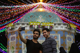 آذین بندی حرم مطهر رضوی در شب ولادت حضرت رضا(ع)