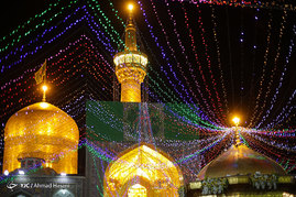 آذین بندی حرم مطهر رضوی در شب ولادت حضرت رضا(ع)