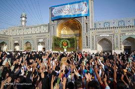 گلباران حرم مطهر رضوی در شب میلاد امام رضا (ع)