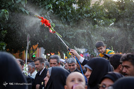گلباران حرم مطهر رضوی در شب میلاد امام رضا (ع)