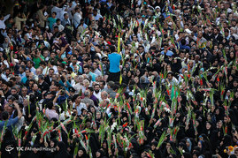 گلباران حرم مطهر رضوی در شب میلاد امام رضا (ع)