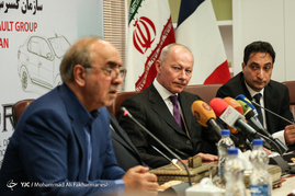 امضای قرارداد همکاری مشترک بین ایران و کارخانه رنو فرانسه
