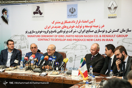 امضای قرارداد همکاری مشترک بین ایران و کارخانه رنو فرانسه

