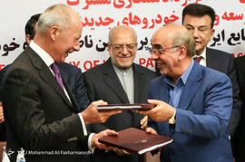 امضای قرارداد همکاری مشترک بین ایران و کارخانه رنو فرانسه
