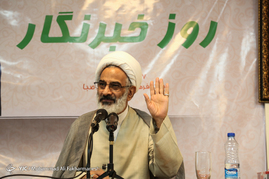 مراسم تقدیر از خبرنگاران و خانواده شهدای خبرنگار مدافع حرم