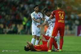 دیدار تیم های فوتبال پرسپولیس و نفت تهران