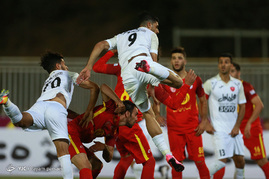 دیدار تیم های فوتبال پرسپولیس و نفت تهران