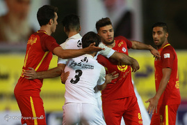 دیدار تیم های فوتبال پرسپولیس و نفت تهران
