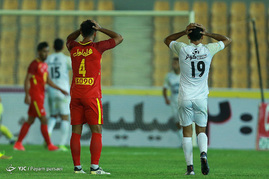 دیدار تیم های فوتبال پرسپولیس و نفت تهران