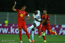 دیدار تیم های فوتبال پرسپولیس و نفت تهران