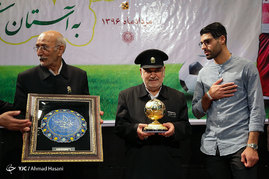 مراسم اهداء توپ طلای مهدی طارمی به آستان قدس رضوی
