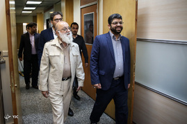 حضور مهدی چمران در باشگاه خبرنگاران جوان