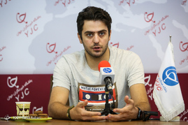 حضور علی ضیاء در باشگاه خبرنگاران جوان 
