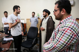 حضور علی ضیاء در باشگاه خبرنگاران جوان 