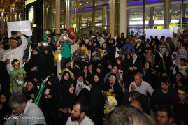 استقبال از خانواده شهید محسن حججی در فرودگاه شهید هاشمی نژاد مشهد