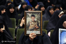 آیین تجلیل از خانواده شهیدان «حججی» و «مشلب» در حرم مطهر رضوی