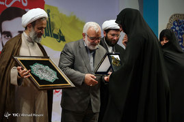 آیین تجلیل از خانواده شهیدان «حججی» و «مشلب» در حرم مطهر رضوی