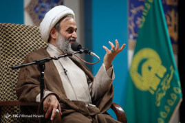آیین تجلیل از خانواده شهیدان «حججی» و «مشلب» در حرم مطهر رضوی