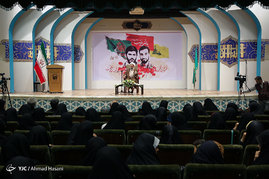 آیین تجلیل از خانواده شهیدان «حججی» و «مشلب» در حرم مطهر رضوی