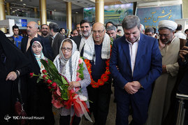 استقبال از پدر و مادر شهید فرانسوی کمال کورسل در فرودگاه مشهد