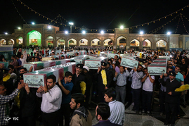 طواف پیکرهای 19 شهید گمنام دفاع مقدس در حرم مطهر امام رضا (ع)‎