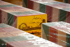 طواف پیکرهای 19 شهید گمنام دفاع مقدس در حرم مطهر امام رضا (ع)‎
