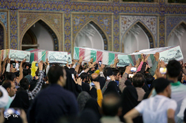طواف پیکرهای 19 شهید گمنام دفاع مقدس در حرم مطهر امام رضا (ع)‎