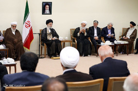 دیدار جمعی از مسئولان و فعالان فرهنگی از استانهای یزد و همدان با رهبر معظم انقلاب