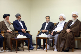 دیدار جمعی از مسئولان و فعالان فرهنگی از استانهای یزد و همدان با رهبر معظم انقلاب