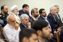 دیدار جمعی از مسئولان و فعالان فرهنگی از استانهای یزد و همدان با رهبر معظم انقلاب