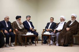 دیدار جمعی از مسئولان و فعالان فرهنگی از استانهای یزد و همدان با رهبر معظم انقلاب