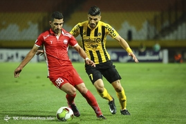 ديدار تيم هاي فوتبال سپاهان و سپيد رود