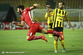 ديدار تيم هاي فوتبال سپاهان و سپيد رود