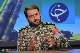 بازدید فرمانده قرارگاه پدافند هوایی خاتم‌الانبیاء ارتش در باشگاه خبرنگاران جوان