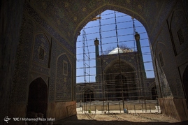 فیروزه هایی به رنگ فلز