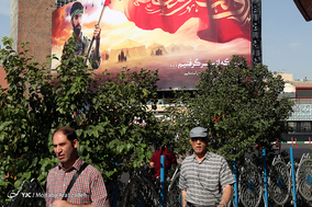 نصب تصویر شهید محسن حججی در میدان ولیعصر(عج)