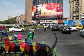 نصب تصویر شهید محسن حججی در میدان ولیعصر(عج)