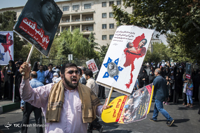 راهپیمایی نمازگزاران نماز جمعه در حمایت از مسلمانان میانمار