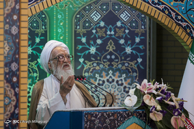 نماز جمعه تهران به امامت آیت الله موحدی کرمانی