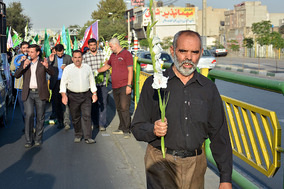 کاروان شادی به مناسبت عید غدیر از صحن امام زاده معصوم به سمت امام زاده حسن با حضور آبت اله احمد خاتمی برگزار شد.