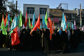 کاروان شادی به مناسبت عید غدیر از صحن امام زاده معصوم به سمت امام زاده حسن با حضور آبت اله احمد خاتمی برگزار شد.